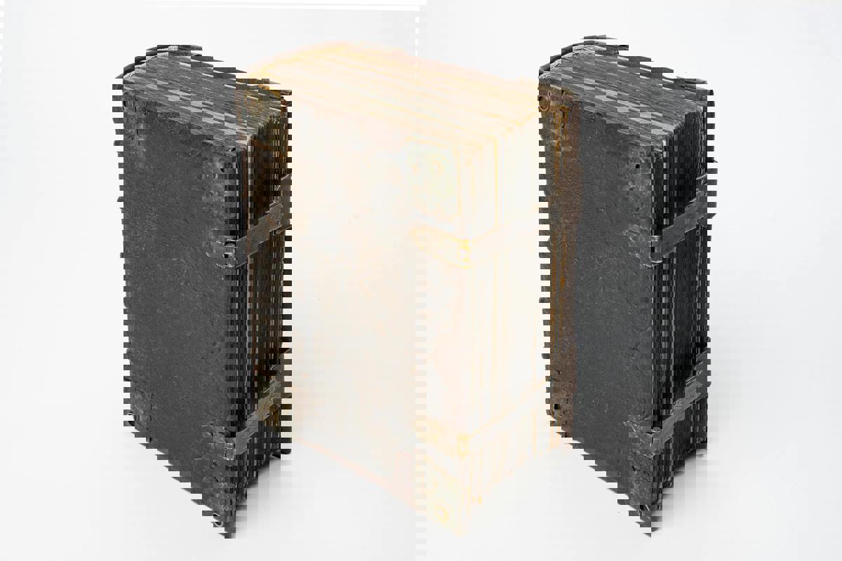 Rare Manuscript Unearthed in Antique Bookstore Draws Literary Tourists